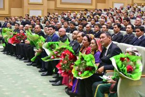 Watanymyzyň bähbidine çeken halal zähmeti üçin döwlet sylaglary gowşuryldy