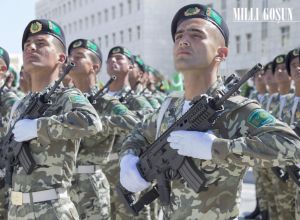 Ýaş esgerler harby kasam kabul edýärler