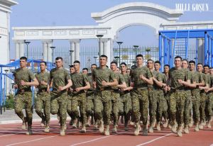 Ýaş esgerleriň harby gullugyň gün tertibine öwrenişmek ýagdaýy