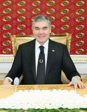 Ýurdumyzyň halyçylaryna, halyşynaslaryna we ähli halkyna